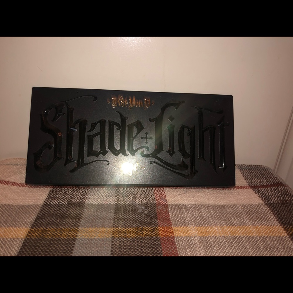 KVD eyeshadow palette (matte)
